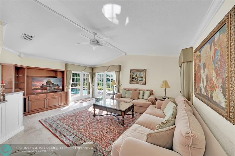 Ample kitchen with lots of storage