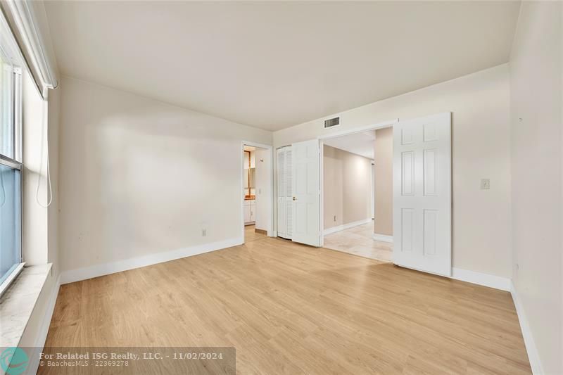 Ample kitchen with lots of storage