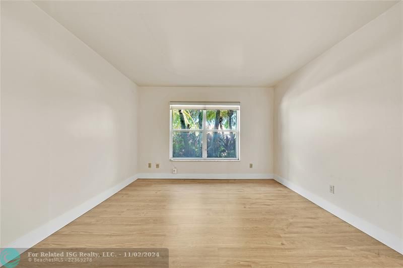 Ample kitchen with lots of storage