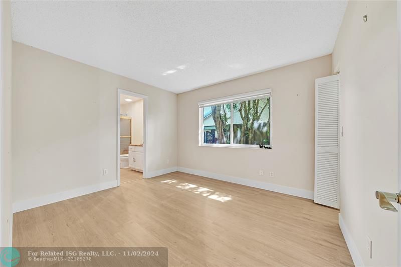 Ample kitchen with lots of storage