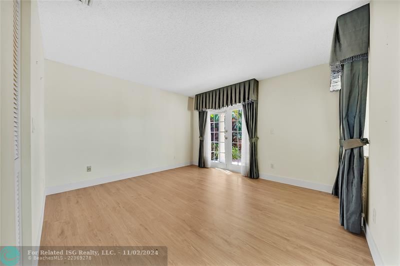 Ample kitchen with lots of storage