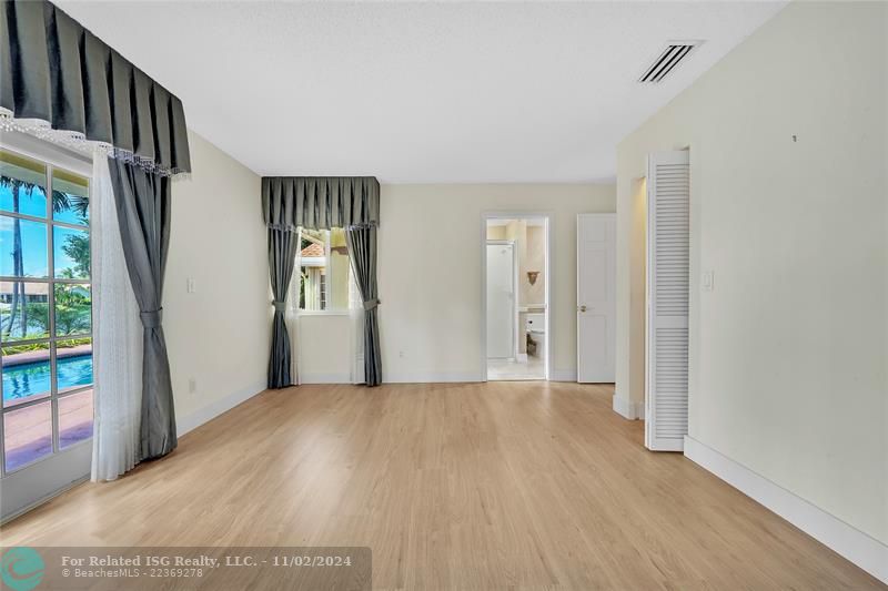 Ample kitchen with lots of storage