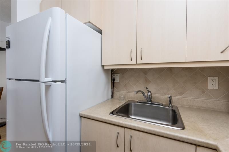 NEW COUNTERTOP / TILE BACKSPLASH