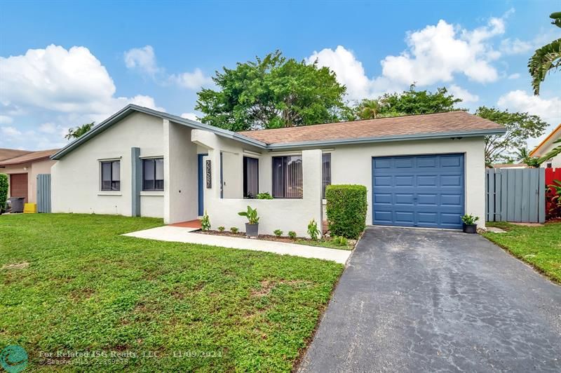 Large sport and basketball court for tons of family fun