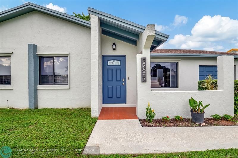 Large sport and basketball court for tons of family fun