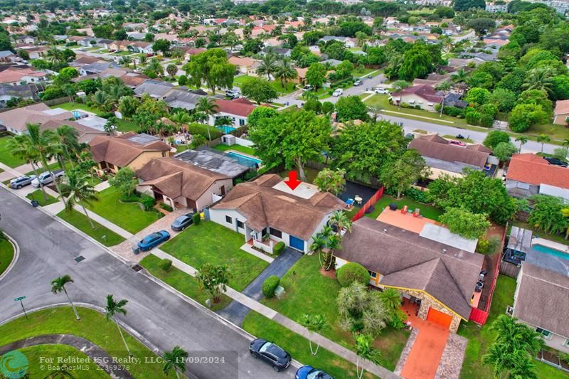 Large sport and basketball court for tons of family fun