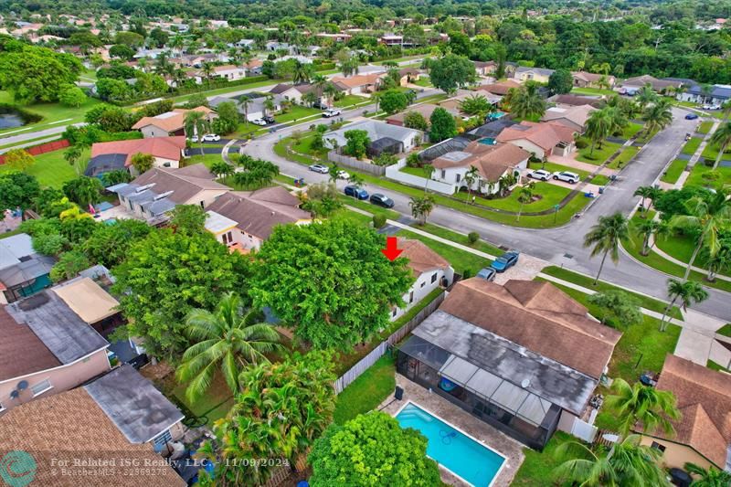 Large sport and basketball court for tons of family fun