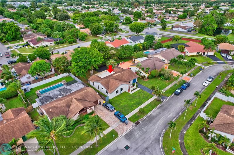 Large sport and basketball court for tons of family fun