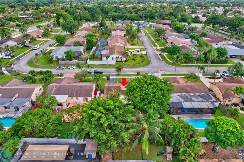 Large sport and basketball court for tons of family fun