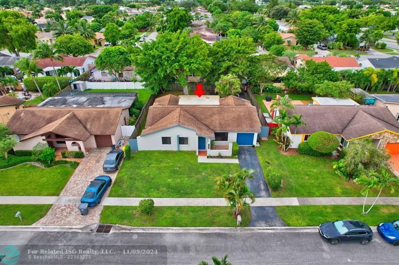 Large sport and basketball court for tons of family fun