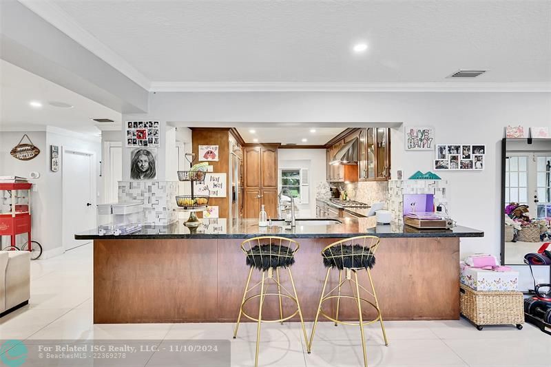 Bar area in Kitchen