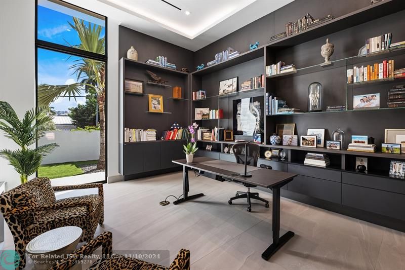 Beautiful Custom Cabinets & Shelving Create a Stunning Home Office