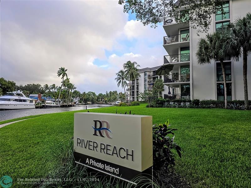 River Reach is a gorgeous, gated waterfront community located in the very desirable downtown Fort Lauderdale neighborhood of Tarpon River.