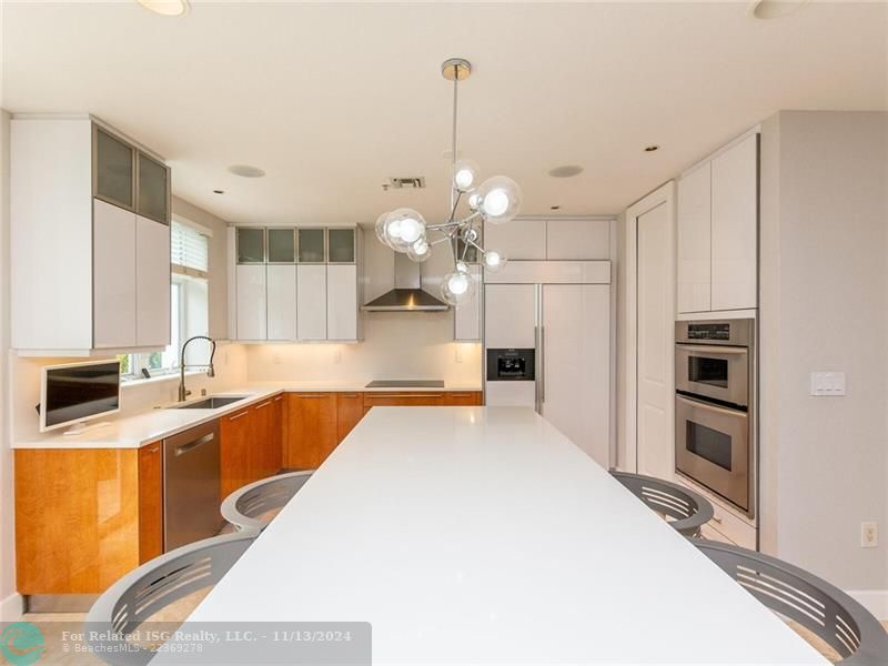 Kitchen Island in quartz