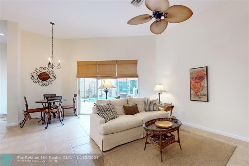 Family room off kitchen with Breakfast nook