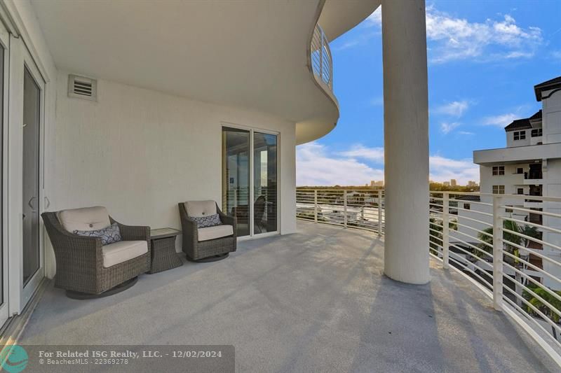 Outdoor Terrace with Intracoastal View