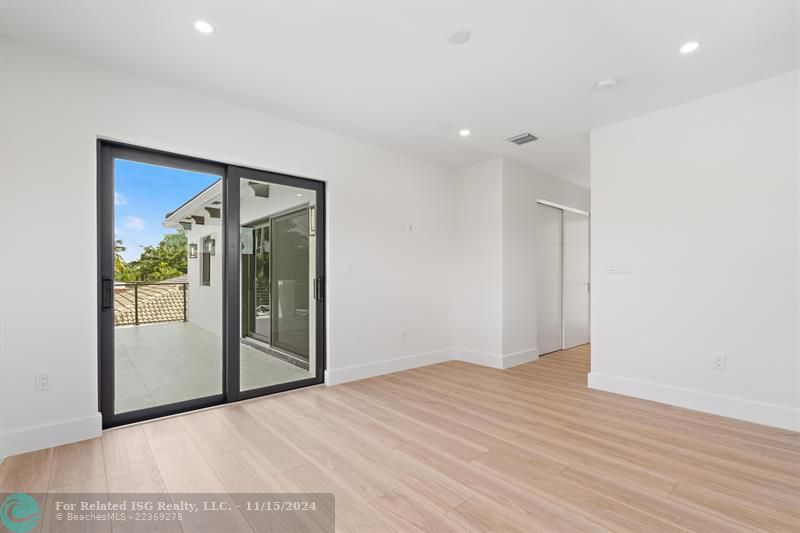 2nd bedroom with balcony access