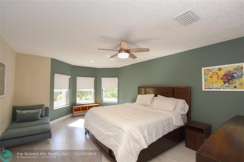 MASTER BEDROOM WITH SITTING AREA