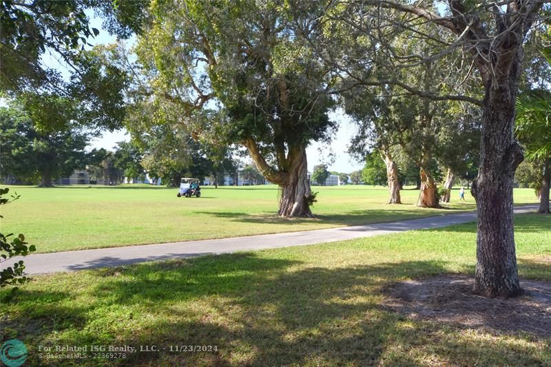 GOLF COURSE & LAKE VIEWS