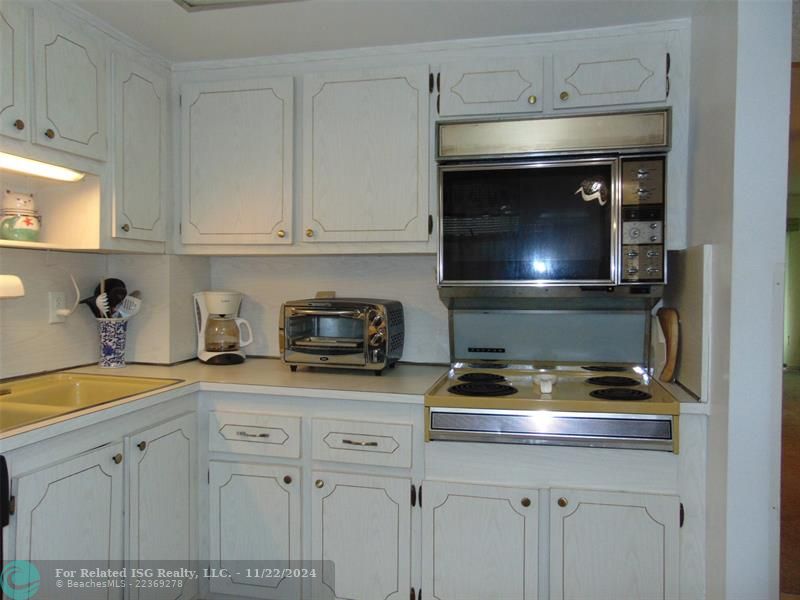 THE WASHER DRYER IS INSIDE THE CABINET