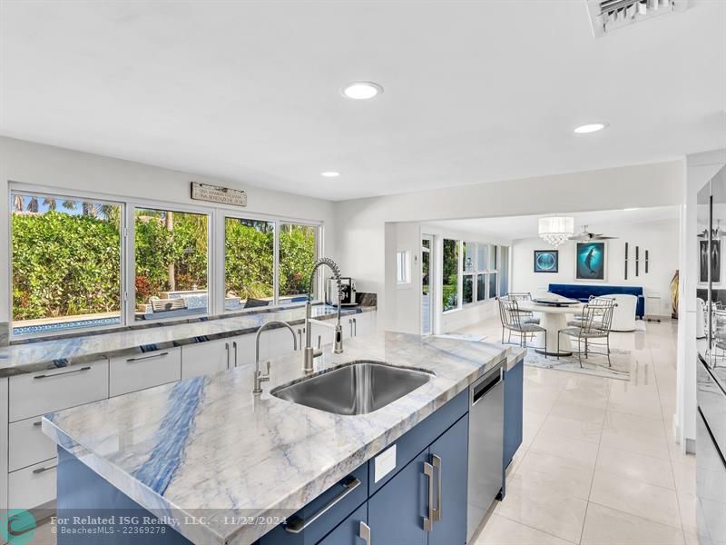 CUSTOM KITCHEN WITH GRANITE COUNTER TOPS & BACKSPLASH