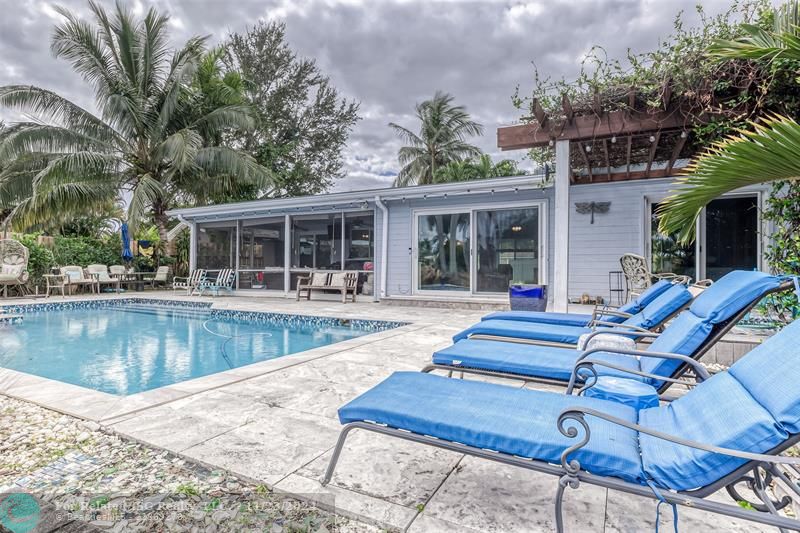 Oakland Park water front pool home