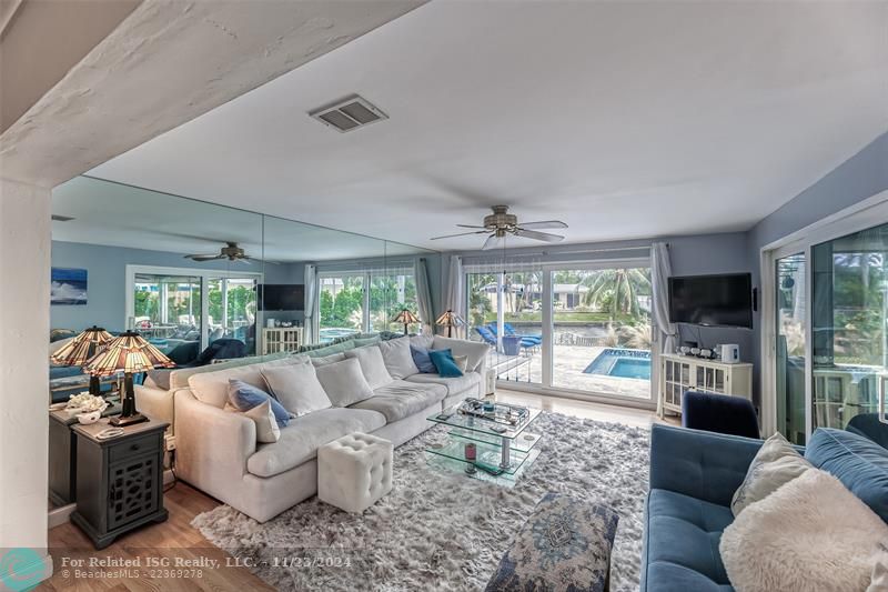 Oakland Park water front pool home