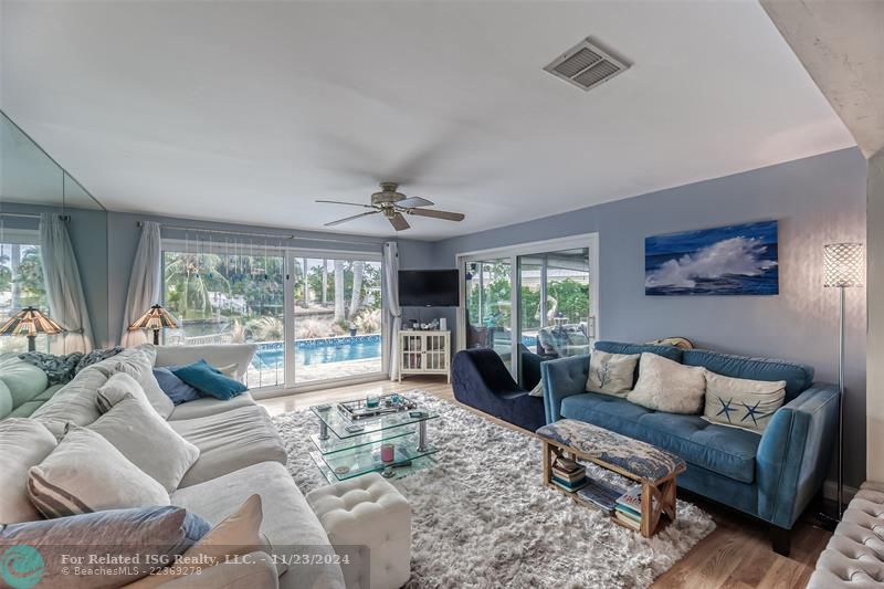 Oakland Park water front pool home