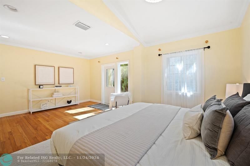 Large Primary Bedroom with Sitting Area