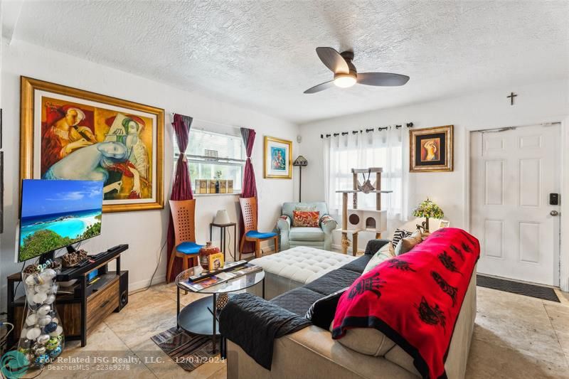 Marble floors throughoutmodern ceiling fan