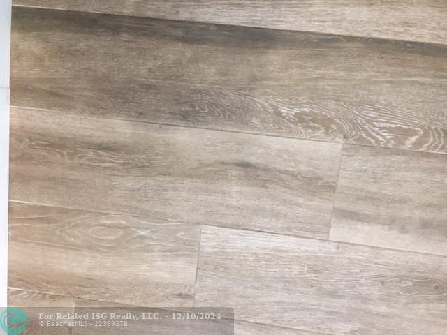 Porcelain wood tile