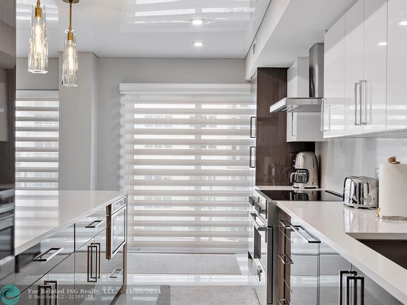 Beautiful Kitchen with sliding door to the Balcony