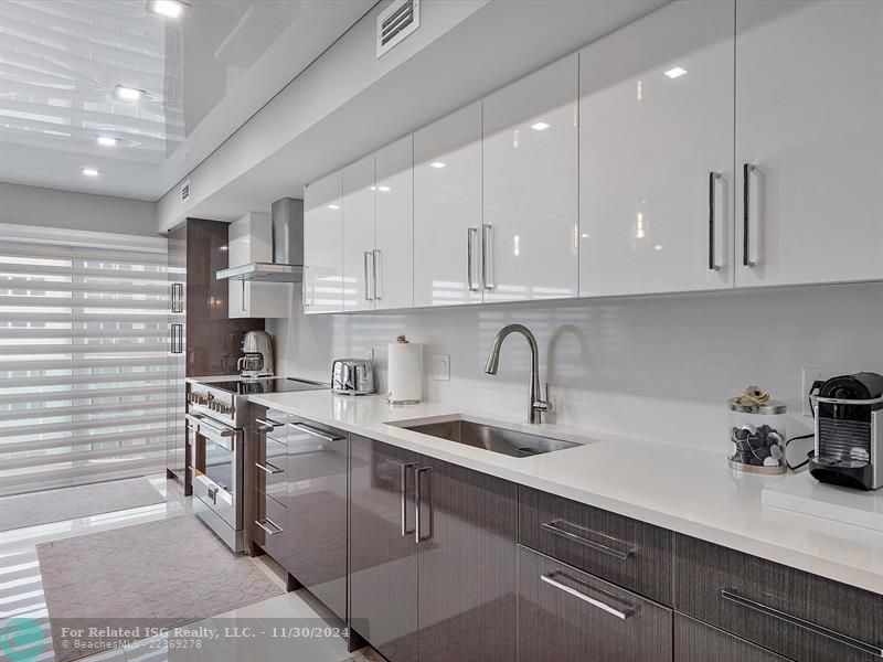 Beautiful Kitchen with sliding door to the Balcony