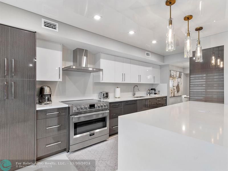 Beautiful Kitchen with sliding door to the Balcony