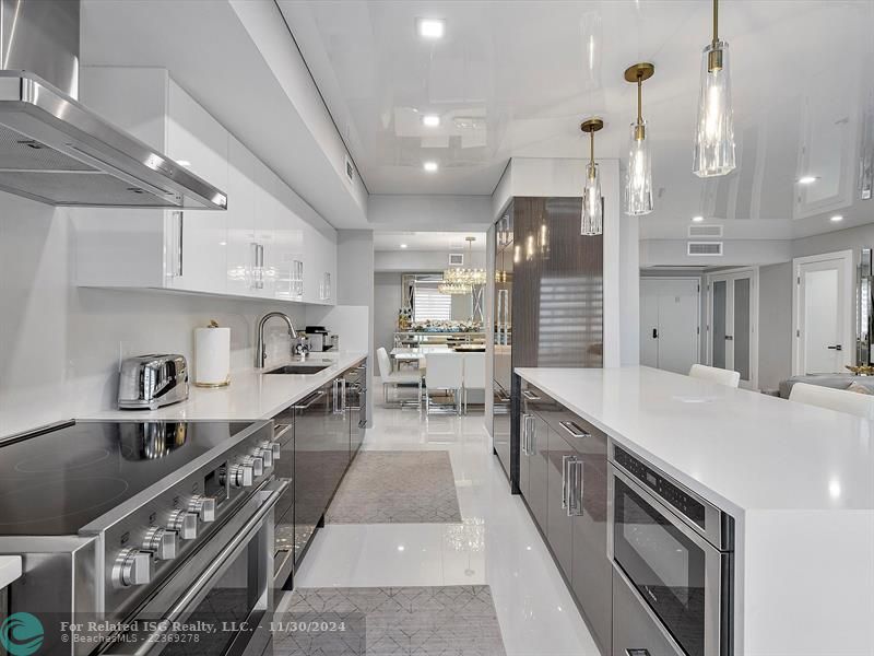 BEAUTIFUL OPEN KITCHEN INTO LIVING ROOM