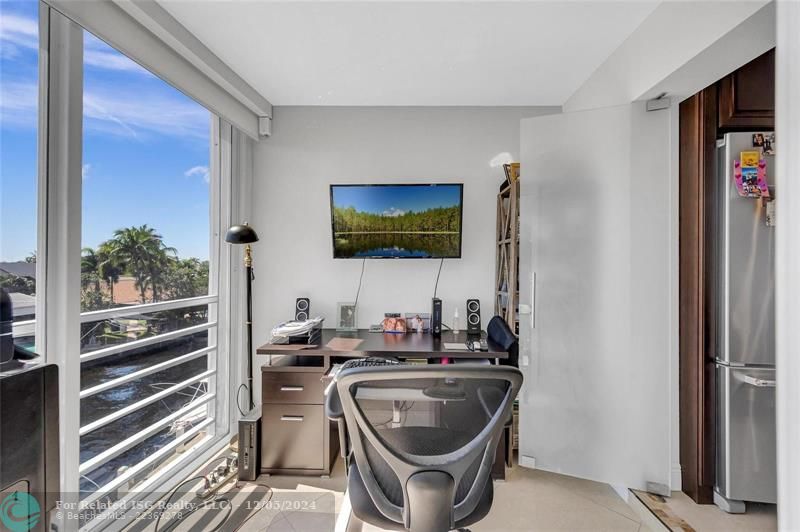 Full sized washer/dryer laundry room