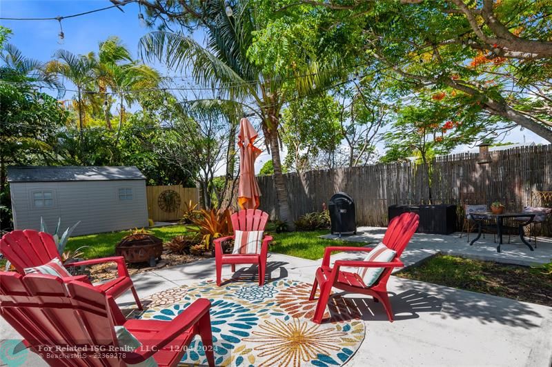 Cozy and sunny backyard