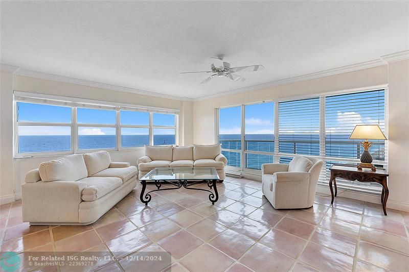 BEAUTIFUL LIVING ROOM WITH AMAZING OCEAN VIEWS