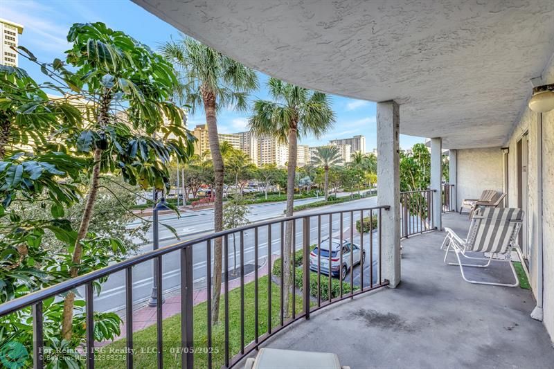 Expansive balcony