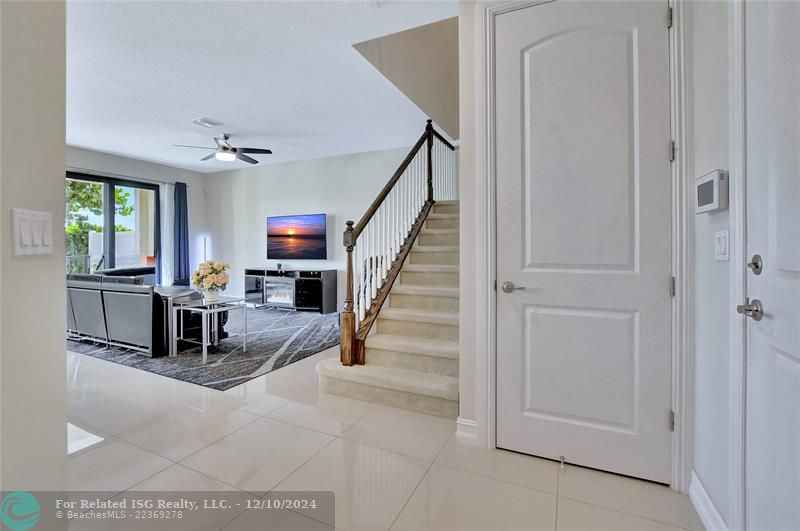 Foyer entry into wide open floor plan. Great for family gatherings.