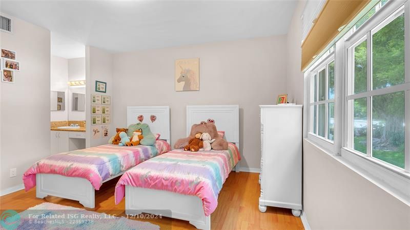 Granie snack counters and ample cabinets in this bright eat in kitchen