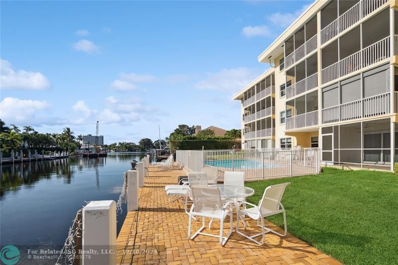 Dock/Lounge Area