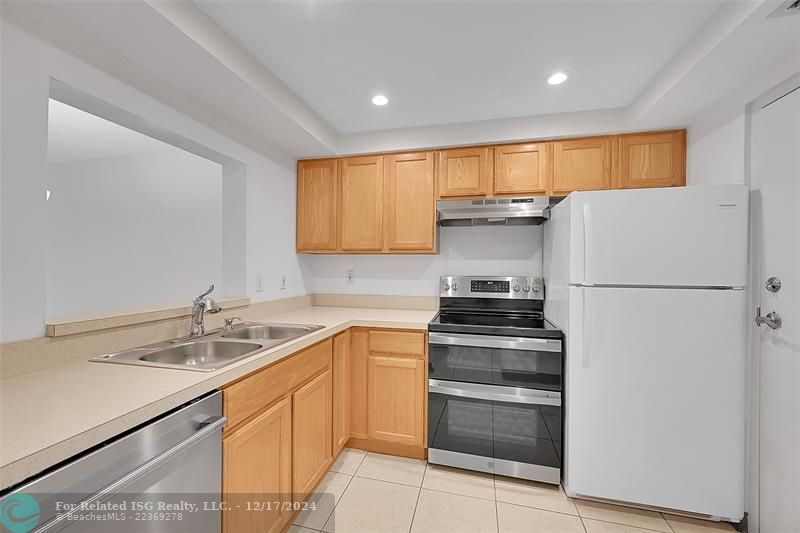 Virtually staged - cabinets are beige.