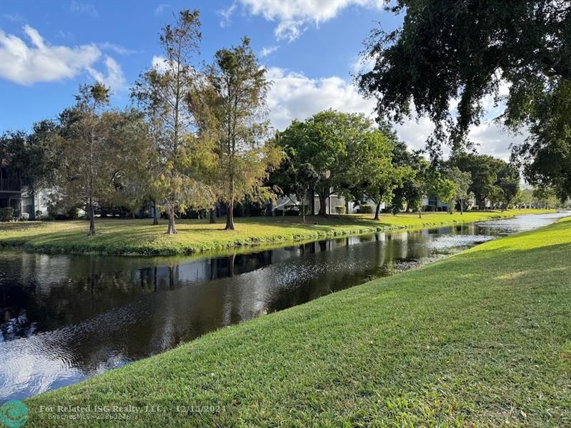 WATER VIEW-QUIET SERENE LANDSCAPING AREA