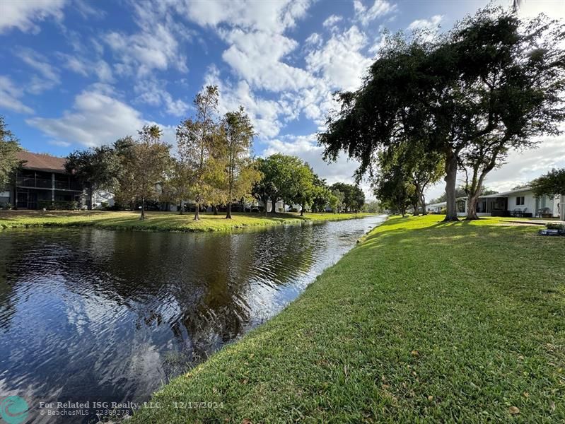 WATER VIEW-QUIET SERENE LANDSCAPING AREA