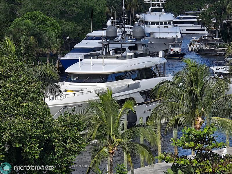 Watch the huge yacht coming up river