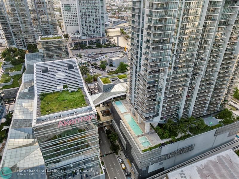 Bird's eye view of the amenities deck