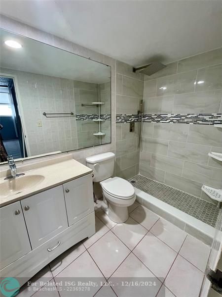 Remodeled Ensuite Bath w/Shower