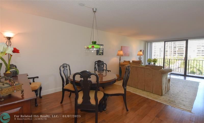 Dining room / Living room