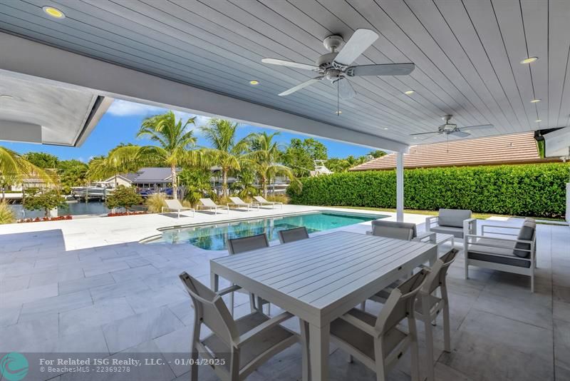 Large Poolside Dining Lounge Area